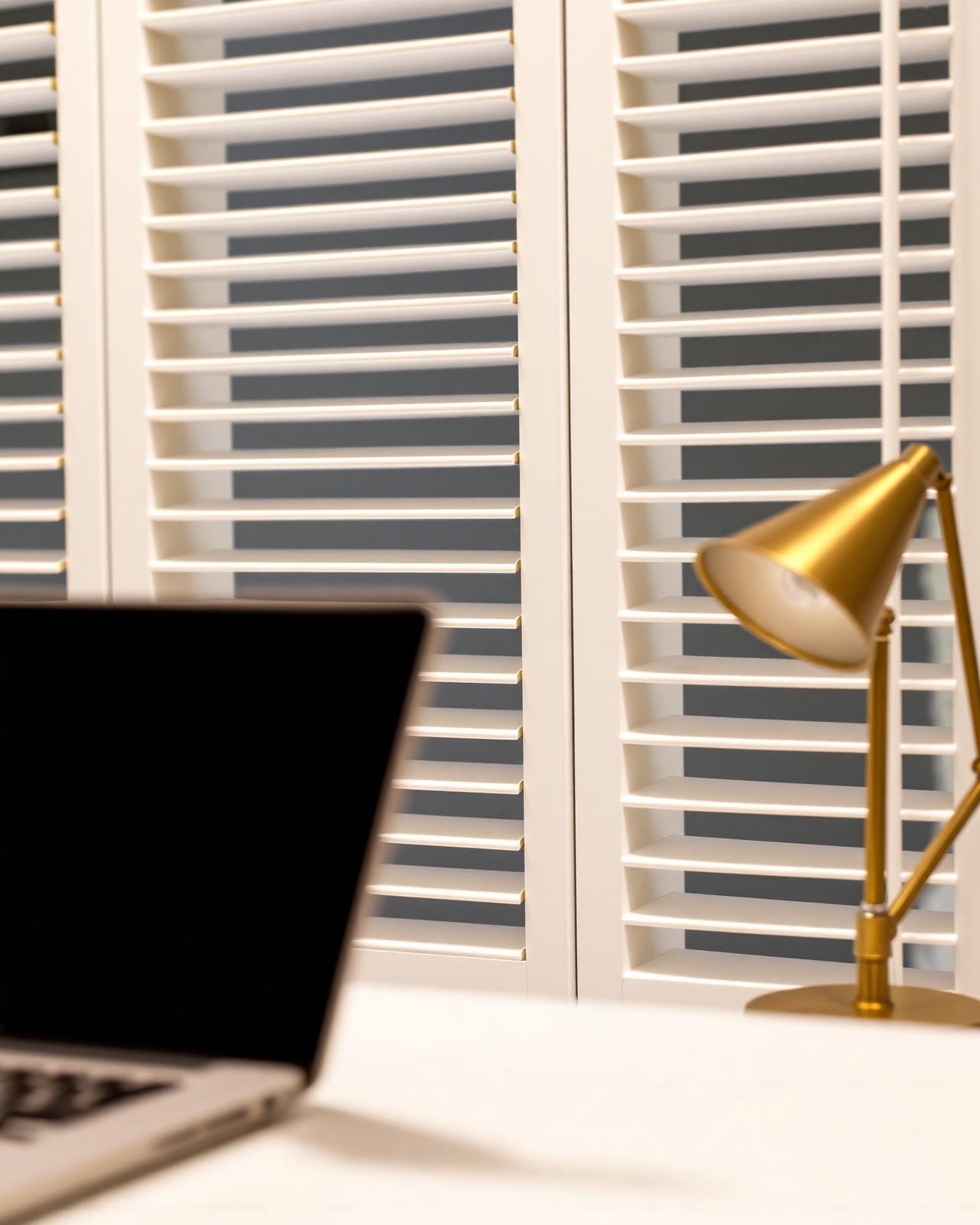 Louvres angled away from monitor