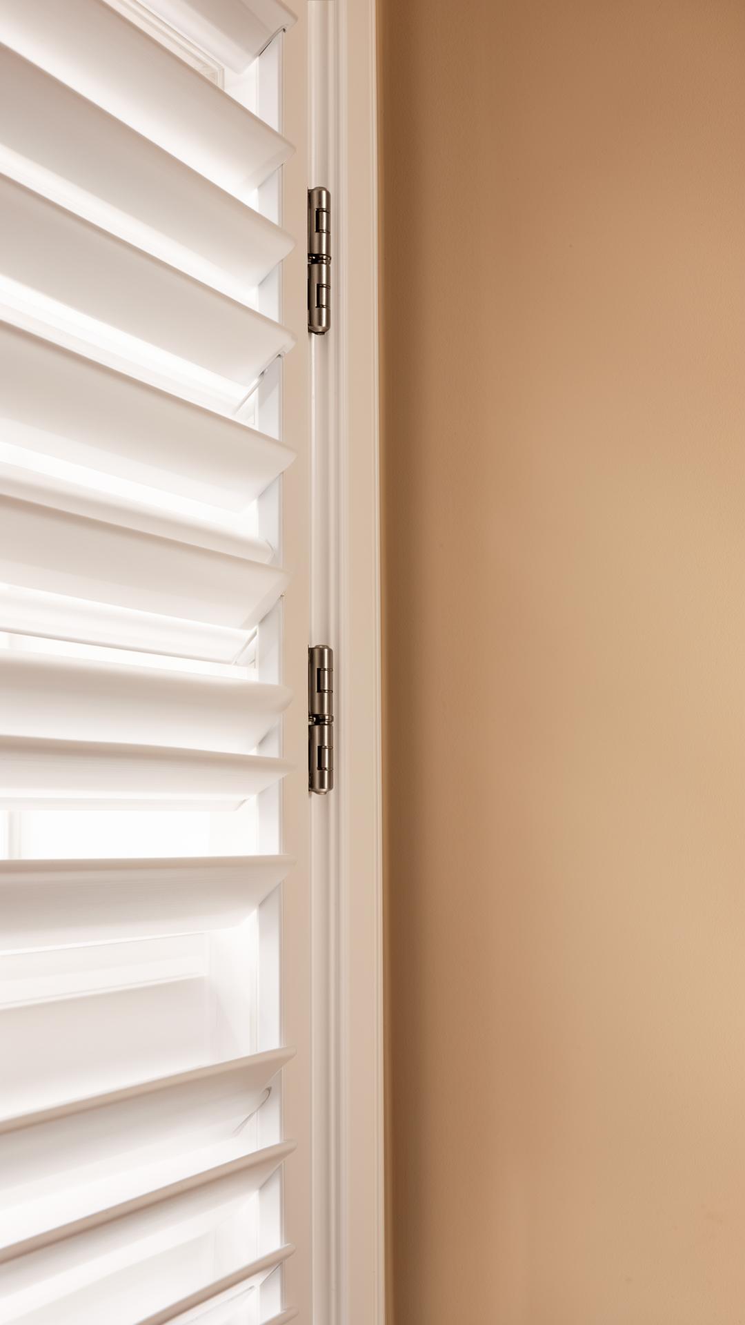 Bay window shutter mitre detail